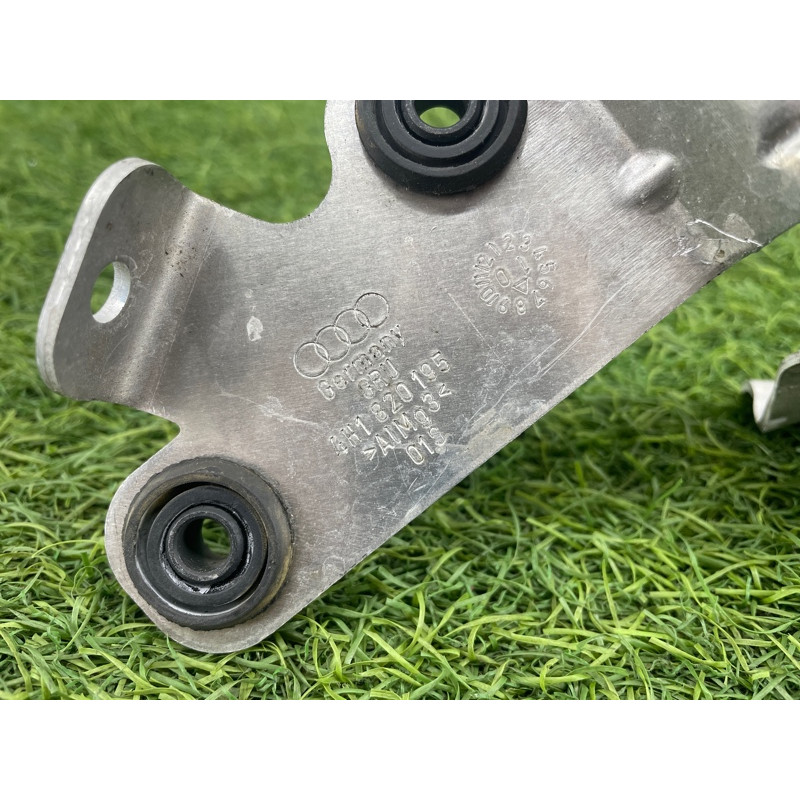 Кронштейн дополнительного насоса ОЖ (кронштейны двигателя) AUDI A8 D4 2011 4,2 4H1820195