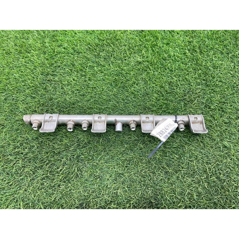 Топливная рампа (топливная система) BMW 5-series F10 2011 N63B44 13537547600