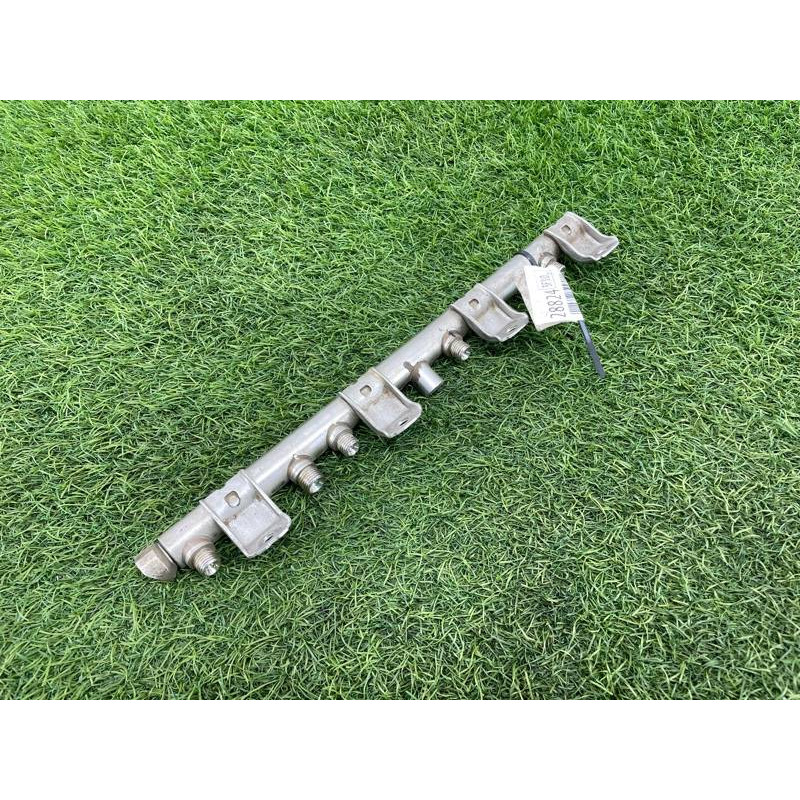 Топливная рампа (топливная система) BMW 5-series F10 2011 N63B44 13537547600