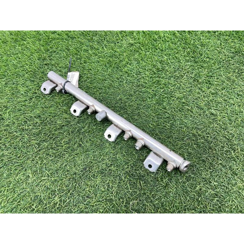 Топливная рампа (топливная система) BMW 5-series F10 2011 N63B44 13537547600