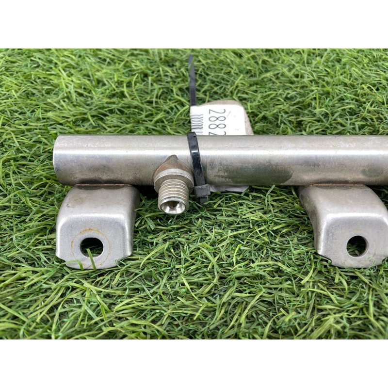 Топливная рампа (топливная система) BMW 5-series F10 2011 N63B44 13537547600