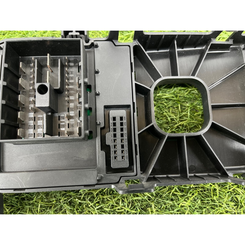 Блок предохранителей (электрика) Opel Vectra C 2004 2.2 SE 24400590