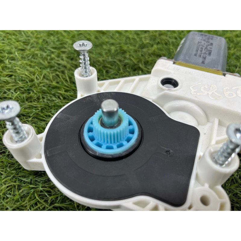 Мотор стеклоподъемника (электрика) BMW 5-series F10 51337271563