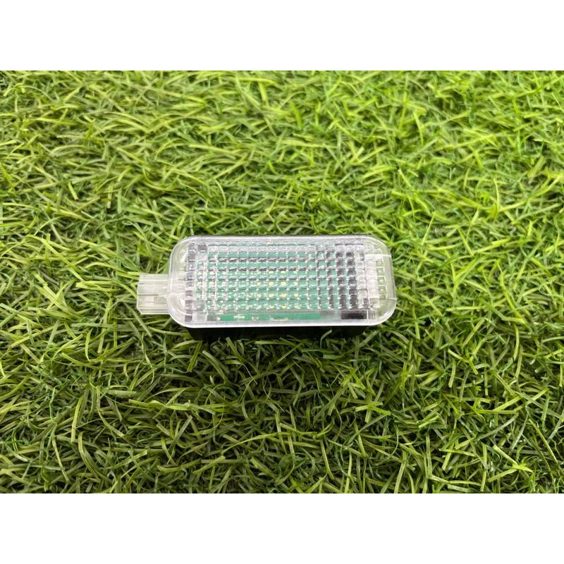 Плафон карты двери (электрика) AUDI A4 B9 2017 2.0L 4E0947415