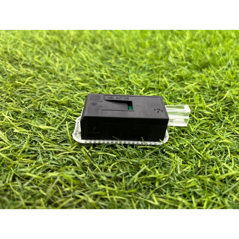 Плафон карты двери (электрика) AUDI A4 B9 2017 2.0L 4E0947415