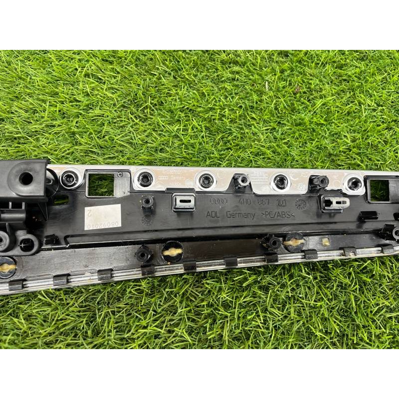 Декоративная накладка карты двери (салон) AUDI A8 D4 2011 4,2 4H0867067CV58