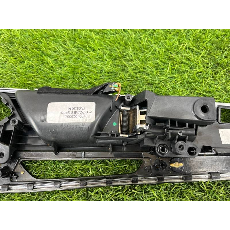 Декоративная накладка карты двери (салон) AUDI A8 D4 2011 4,2 4H0867067CV58