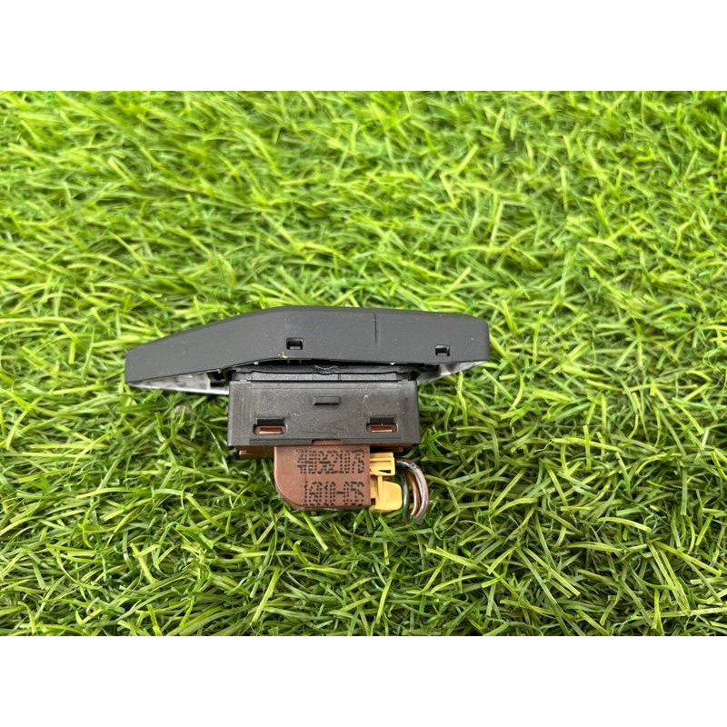 Кнопка блокировки центрального замка (электрика / кнопки) AUDI A8 D4 2011 4,2 4H0962107B5PR