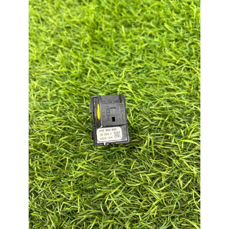 Кнопка стеклоподъемника (электрика / кнопки) AUDI A4 B9 2017 2.0L 4M09598555PR