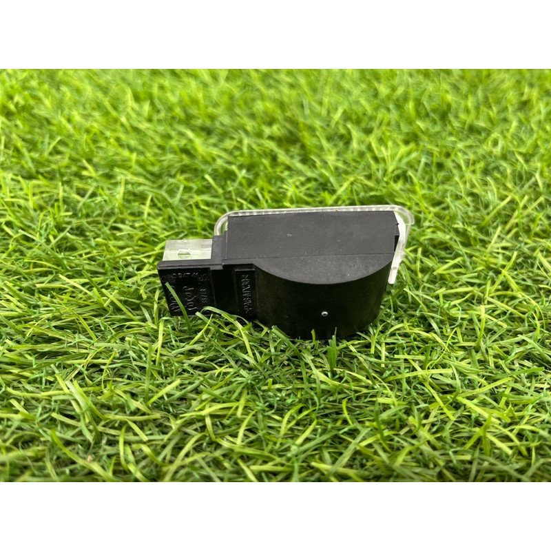 Плафон карты двери (электрика) Audi Q5 8R 2012 3.2 CALB 4B0947415A