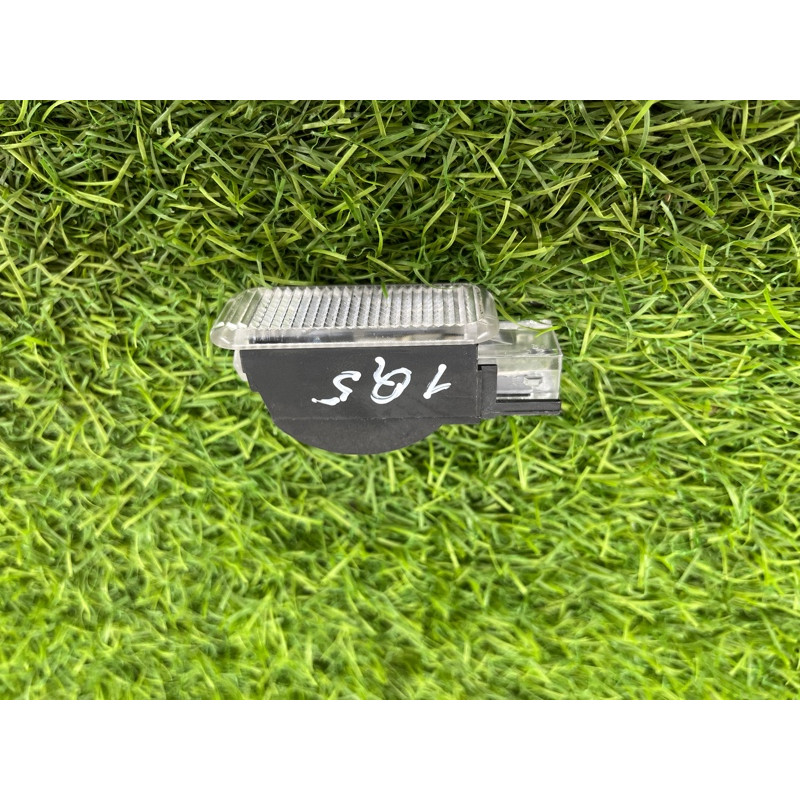 Плафон карты двери (электрика) Audi Q5 8R 2012 3.2 CALB 4B0947415A