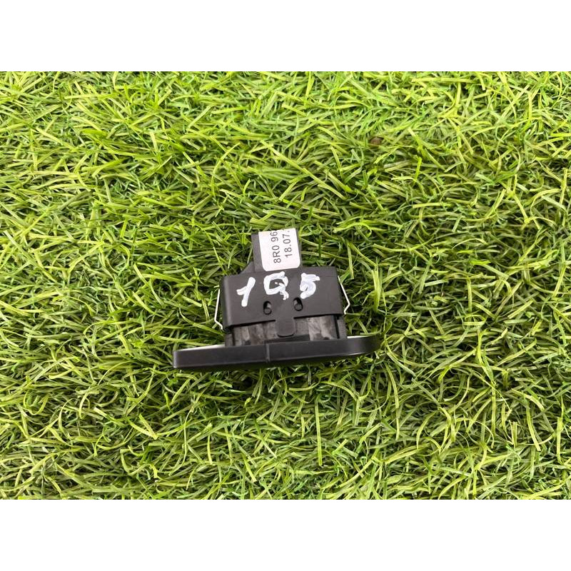 Кнопка блокировки центрального замка (электрика / кнопки) Audi Q5 8R 2012 3.2 CALB 8R0962107AV10