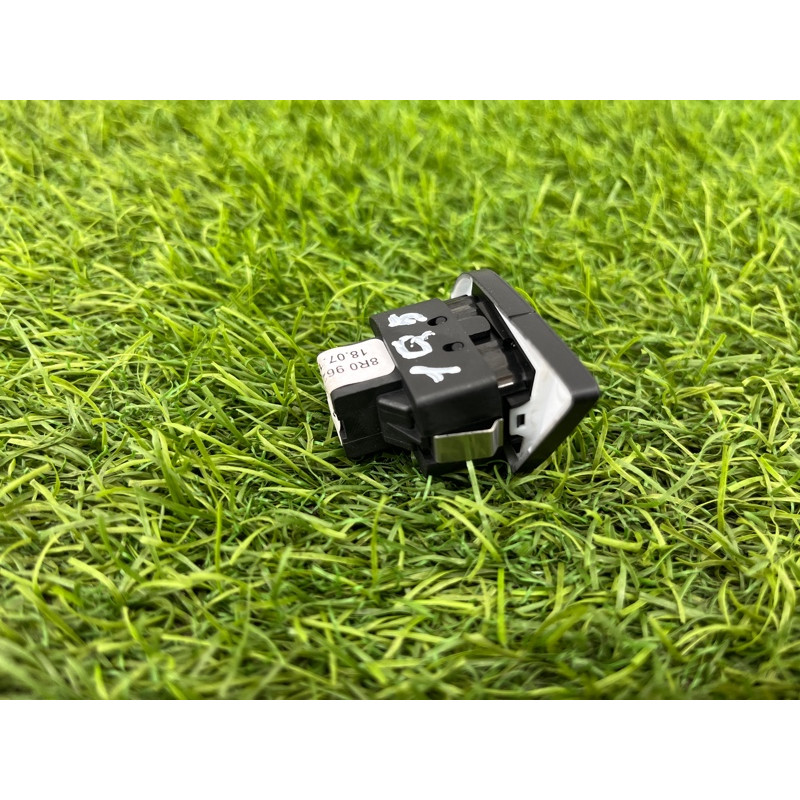 Кнопка блокировки центрального замка (электрика / кнопки) Audi Q5 8R 2012 3.2 CALB 8R0962107AV10