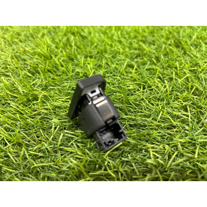 Кнопка блокировки центрального замка (электрика / кнопки) Audi Q5 8R 2012 3.2 CALB 8R0962107AV10