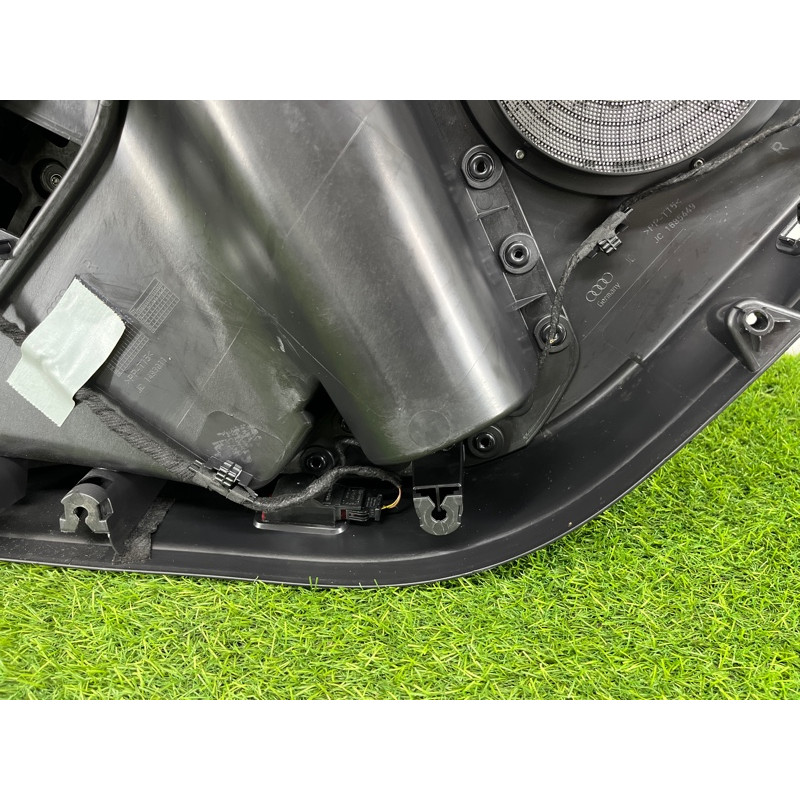 Дверная карта (салон) Audi Q5 8R 2012 3.2 CALB 8R0867304B24A