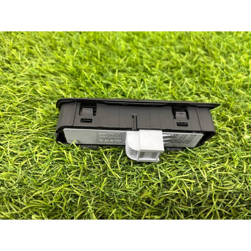 Кнопка памяти сидения (электрика / кнопки) Audi Q5 8R 2012 3.2 CALB 8R0959769V10