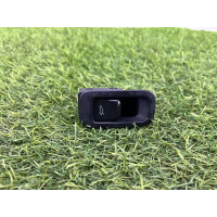 Кнопка открывания крышки багажника