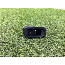 Кнопка открывания крышки багажника