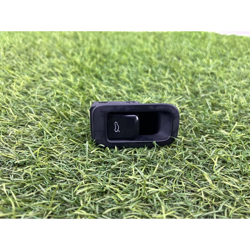 Кнопка открывания крышки багажника (электрика / кнопки) Audi Q5 8R 2012 3.2 CALB 8K0959831AV10