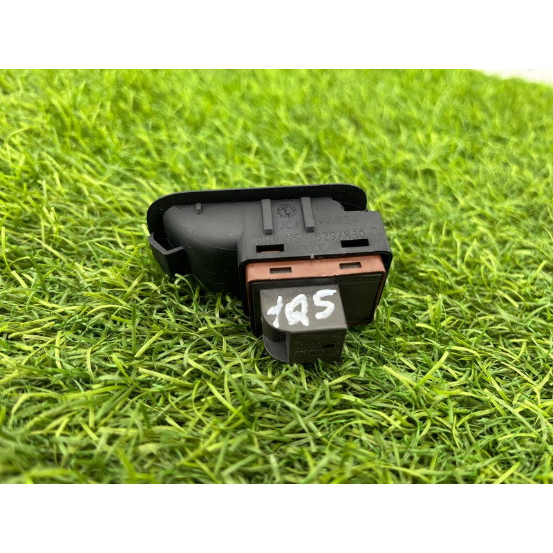 Кнопка открывания крышки багажника (электрика / кнопки) Audi Q5 8R 2012 3.2 CALB 8K0959831AV10