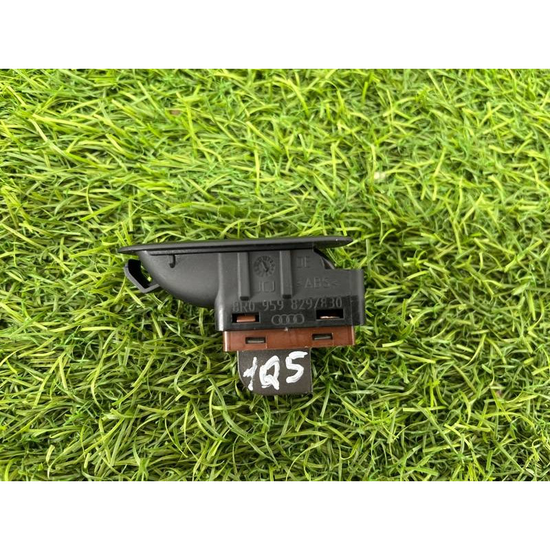 Кнопка открывания крышки багажника (электрика / кнопки) Audi Q5 8R 2012 3.2 CALB 8K0959831AV10