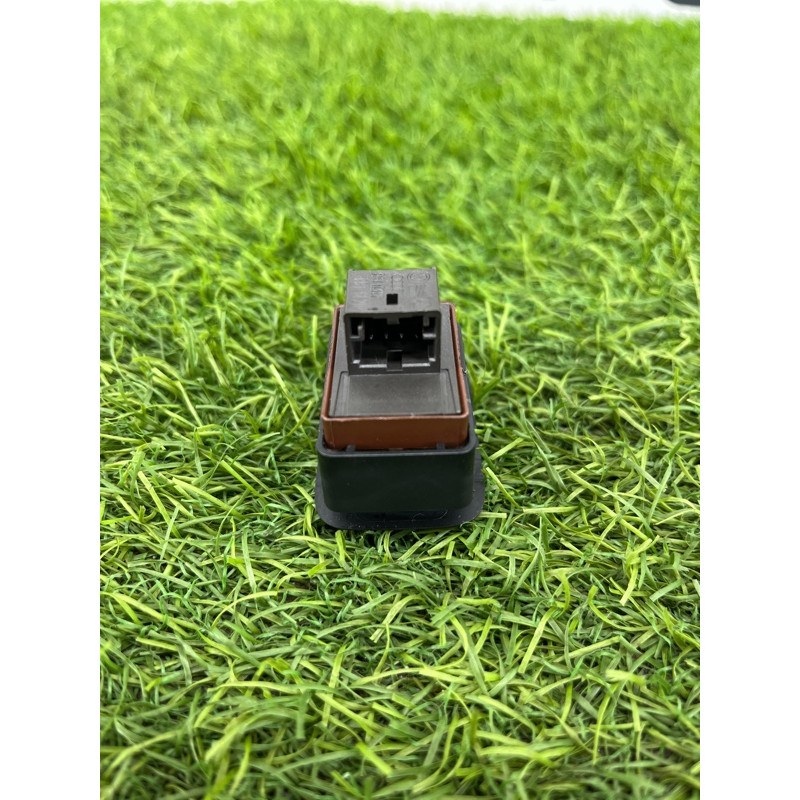 Кнопка открывания крышки багажника (электрика / кнопки) Audi Q5 8R 2012 3.2 CALB 8K0959831AV10