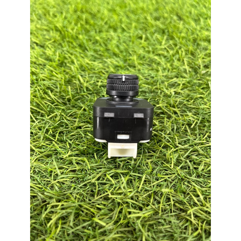 Кнопка регулировки зеркала (электрика / кнопки) Audi Q5 8R 2012 3.2 CALB 8K0959565CWEP