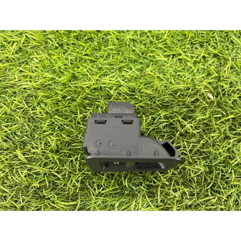 Кнопка открывания крышки багажника (электрика / кнопки) AUDI A4 B9 2017 2.0L 4M0959831A5PR