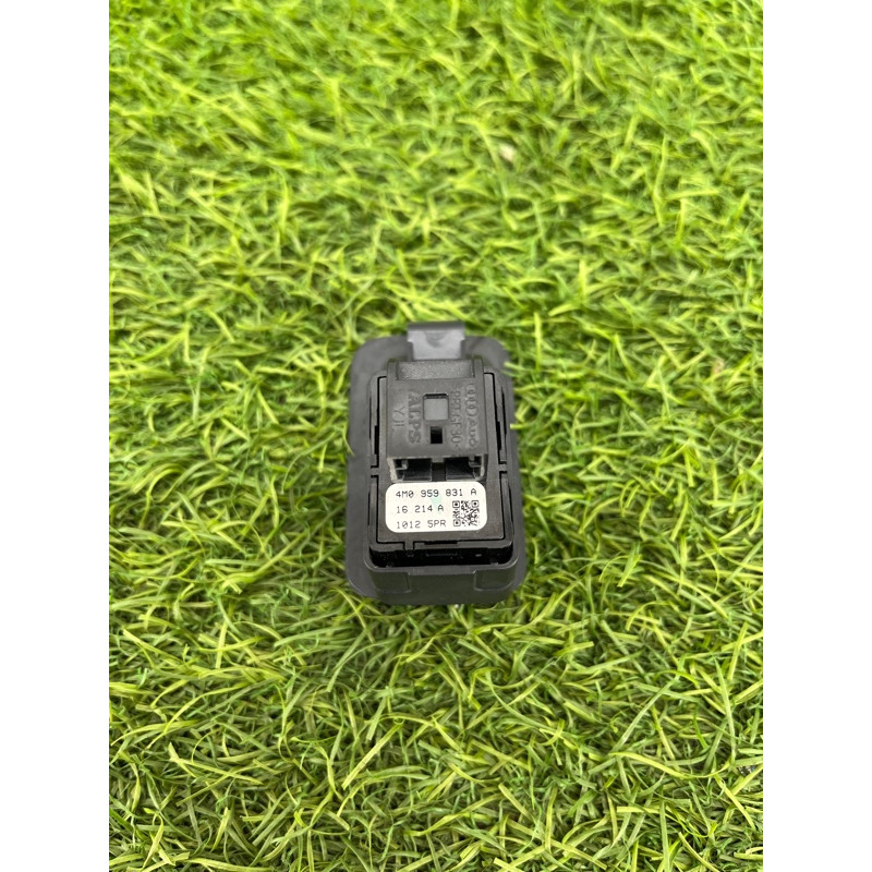 Кнопка открывания крышки багажника (электрика / кнопки) AUDI A4 B9 2017 2.0L 4M0959831A5PR