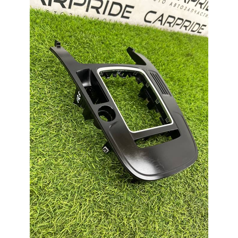 Накладка центральной консоли (салон) Audi Q5 8R 2012 3.2 CALB 8K0864261AV10