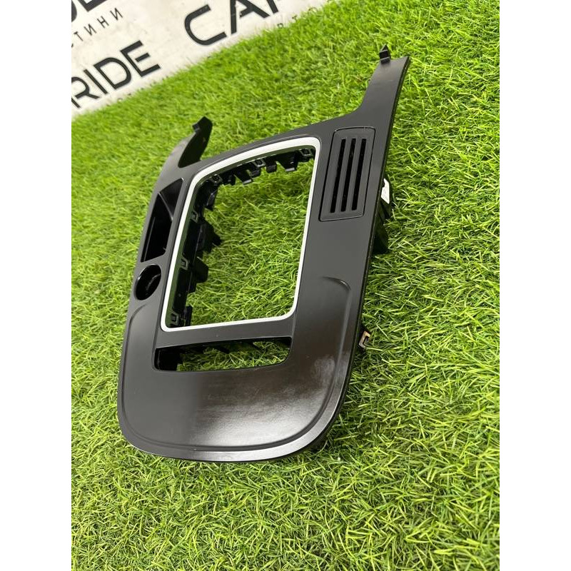 Накладка центральной консоли (салон) Audi Q5 8R 2012 3.2 CALB 8K0864261AV10