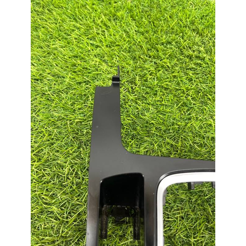 Накладка центральной консоли (салон) Audi Q5 8R 2012 3.2 CALB 8K0864261AV10