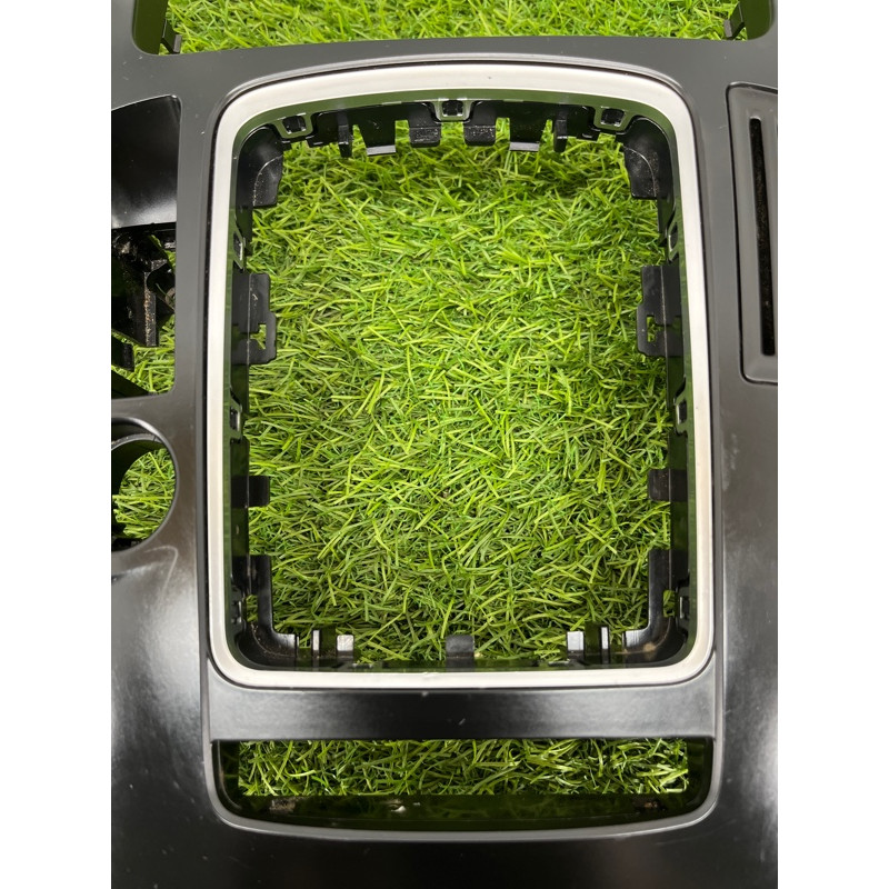 Накладка центральной консоли (салон) Audi Q5 8R 2012 3.2 CALB 8K0864261AV10