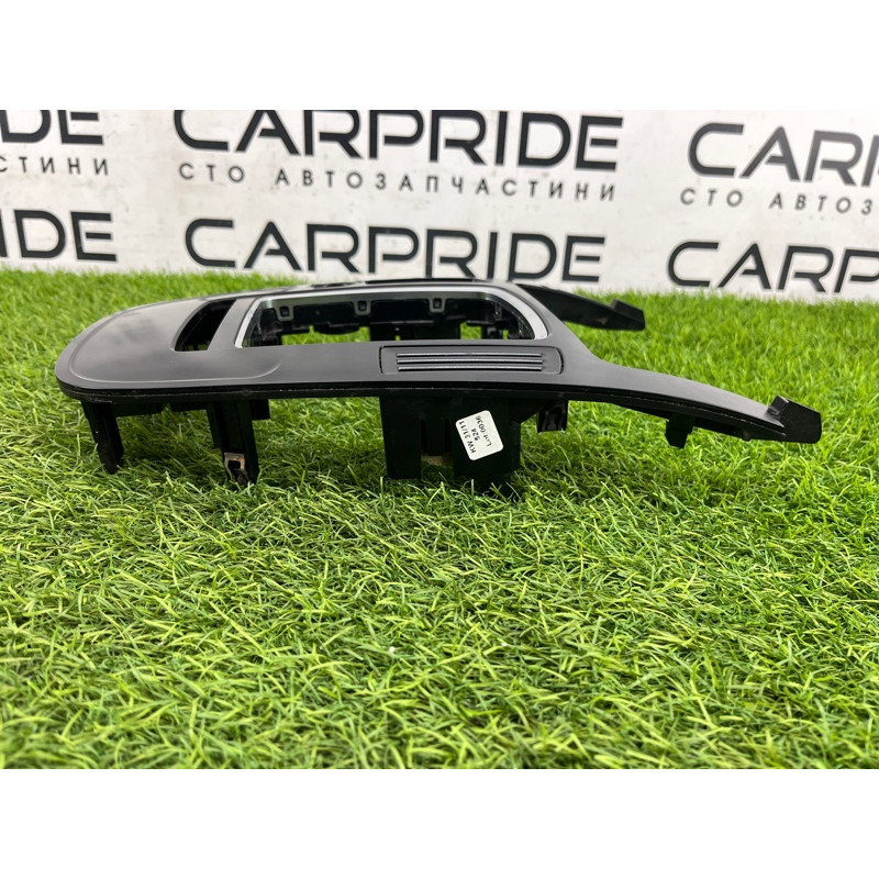 Накладка центральной консоли (салон) Audi Q5 8R 2012 3.2 CALB 8K0864261AV10