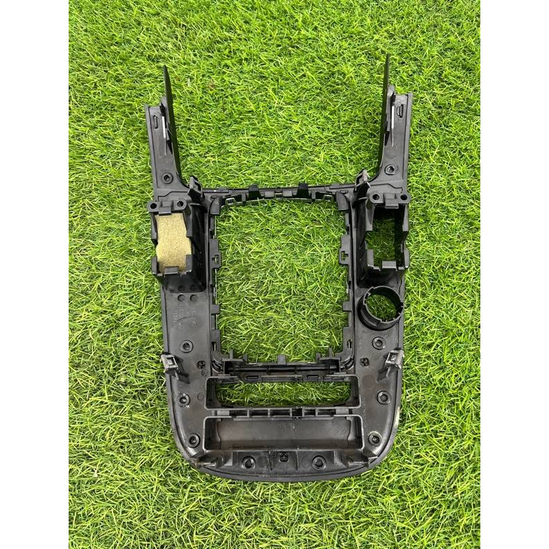 Накладка центральной консоли (салон) Audi Q5 8R 2012 3.2 CALB 8K0864261AV10