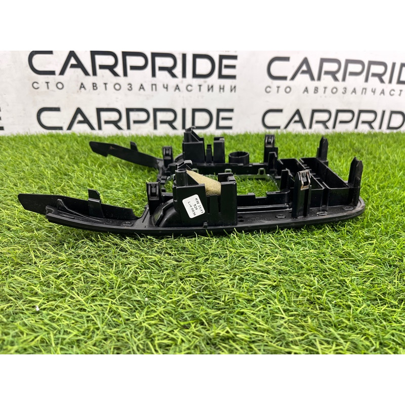 Накладка центральной консоли (салон) Audi Q5 8R 2012 3.2 CALB 8K0864261AV10