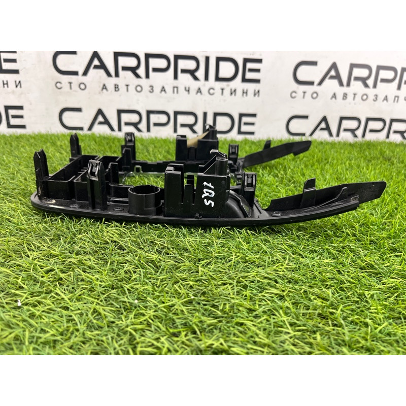 Накладка центральной консоли (салон) Audi Q5 8R 2012 3.2 CALB 8K0864261AV10