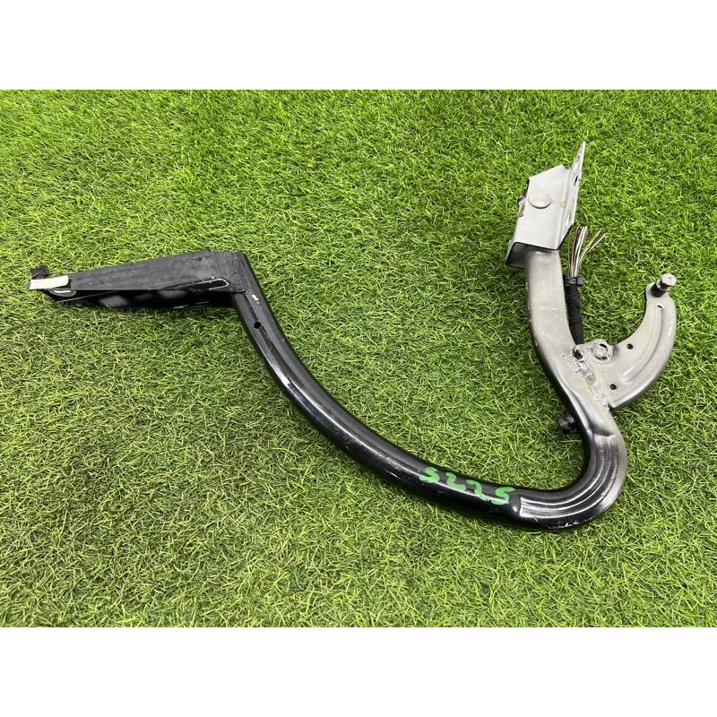 Петля багажника (кузов и элементы) AUDI A8 D4 2011 4,2 4H0827300E