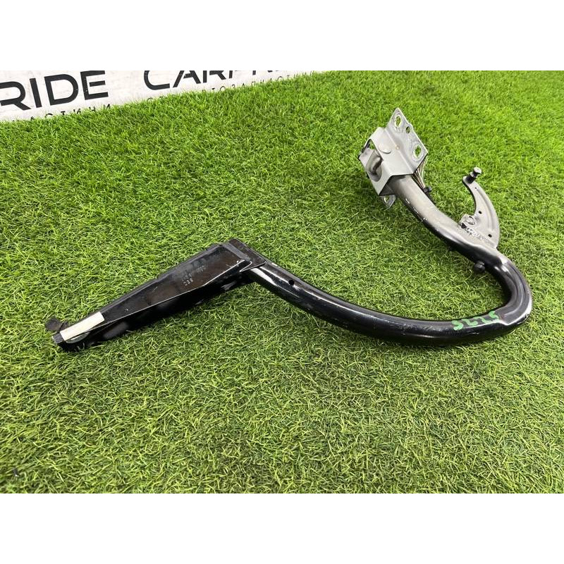 Петля багажника (кузов и элементы) AUDI A8 D4 2011 4,2 4H0827300E