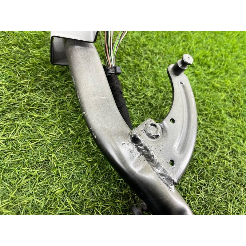 Петля багажника (кузов и элементы) AUDI A8 D4 2011 4,2 4H0827300E