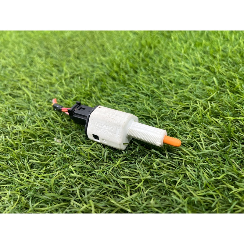 Концевик педали тормоза (электрика / датчики) Renault Scenic III 2011 1.6 R9M 253209243R