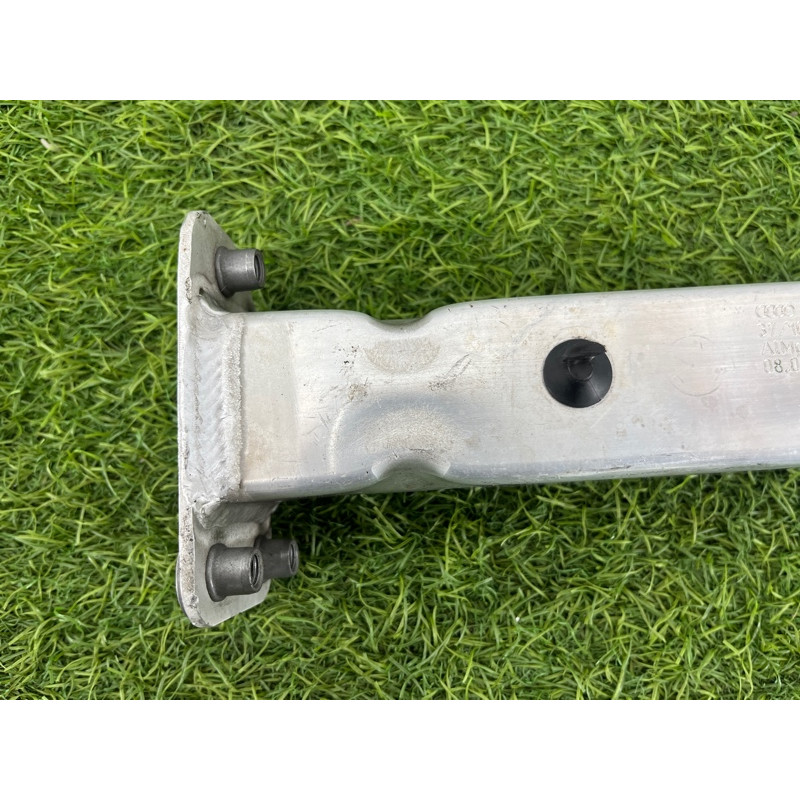 Кронштейн усилителя бампера (стекла и зеркала) AUDI A8 D4 2011 4,2 4H0806064E