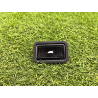 Кнопка открывания крышки багажника