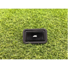 Кнопка открывания крышки багажника