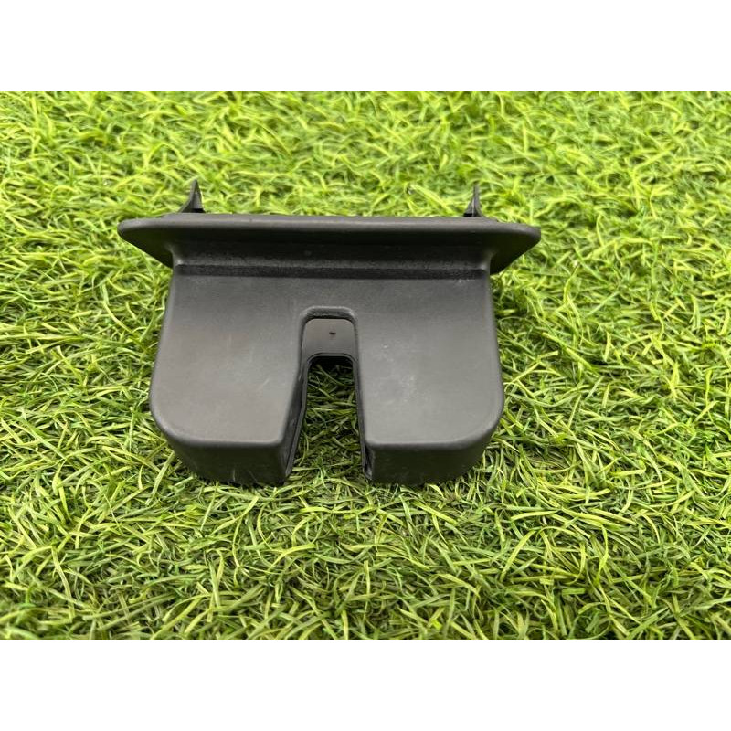 Накладка замка крышки багажника (салон) AUDI A8 D4 2011 4,2 4H0827520