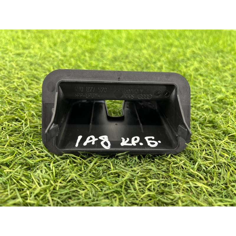 Накладка замка крышки багажника (салон) AUDI A8 D4 2011 4,2 4H0827520