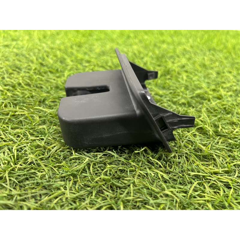 Накладка замка крышки багажника (салон) AUDI A8 D4 2011 4,2 4H0827520