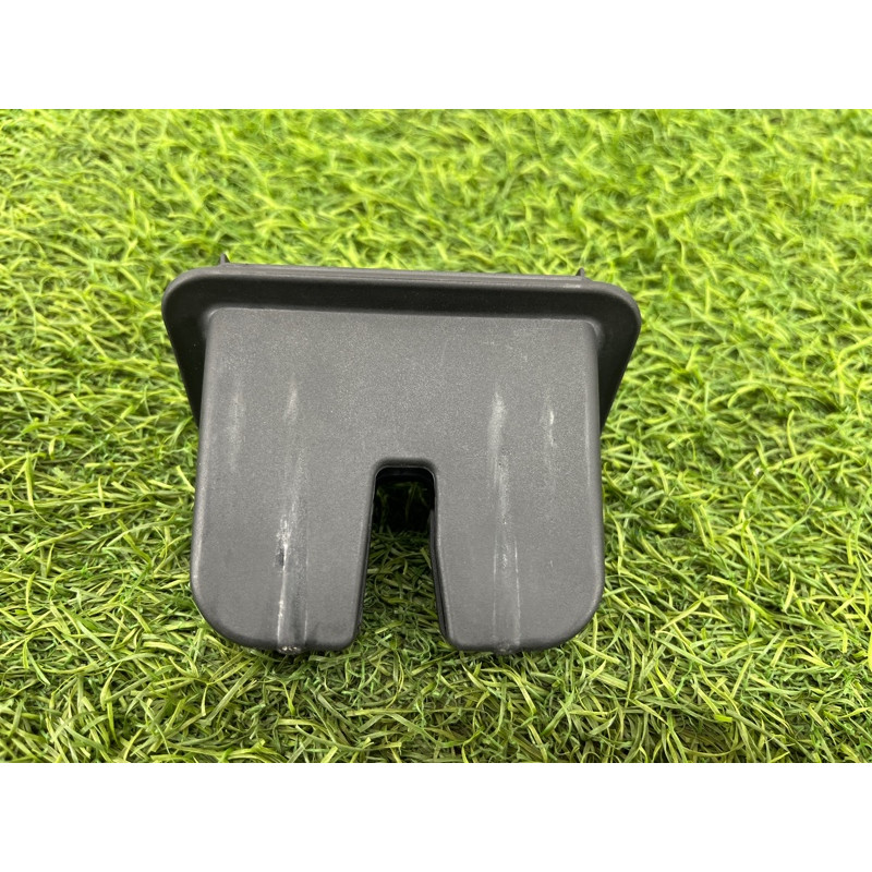 Накладка замка крышки багажника (салон) AUDI A8 D4 2011 4,2 4H0827520