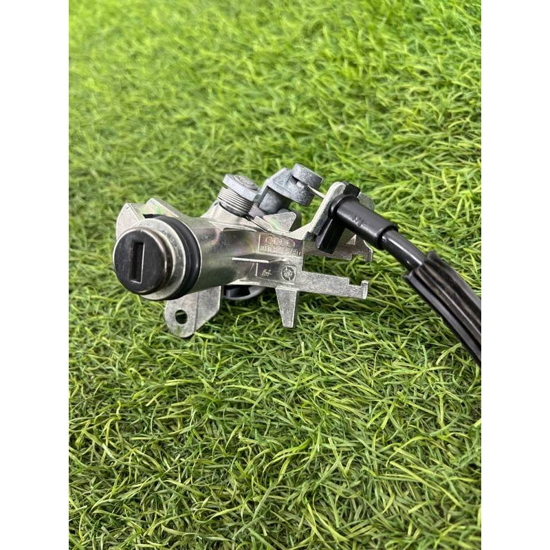 Замок багажника (кузов и элементы) AUDI A8 D4 2011 4,2 107827573AC