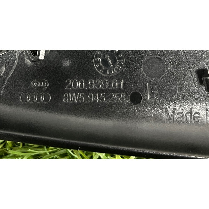 Накладка заднього ліхтаря (кузов і елементи) AUDI A4 B9 2017 2.0L 8W5945255